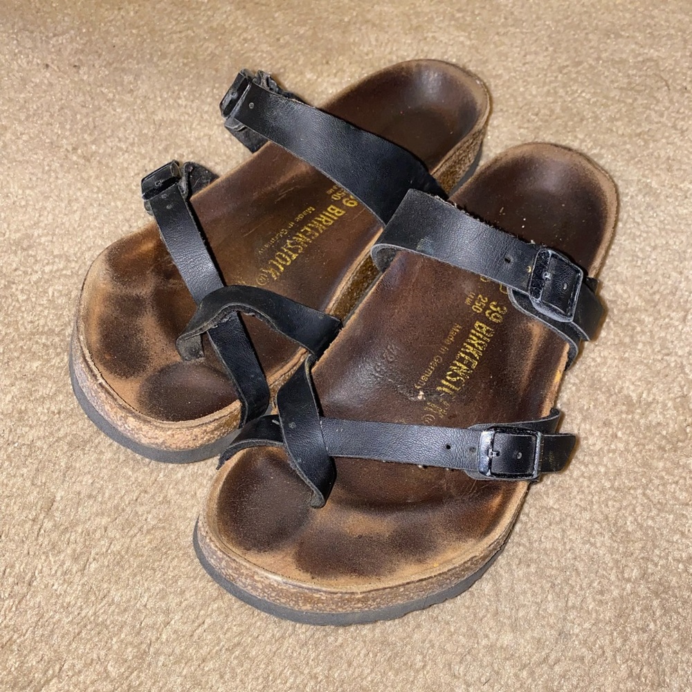 Birkenstock’s black size 39